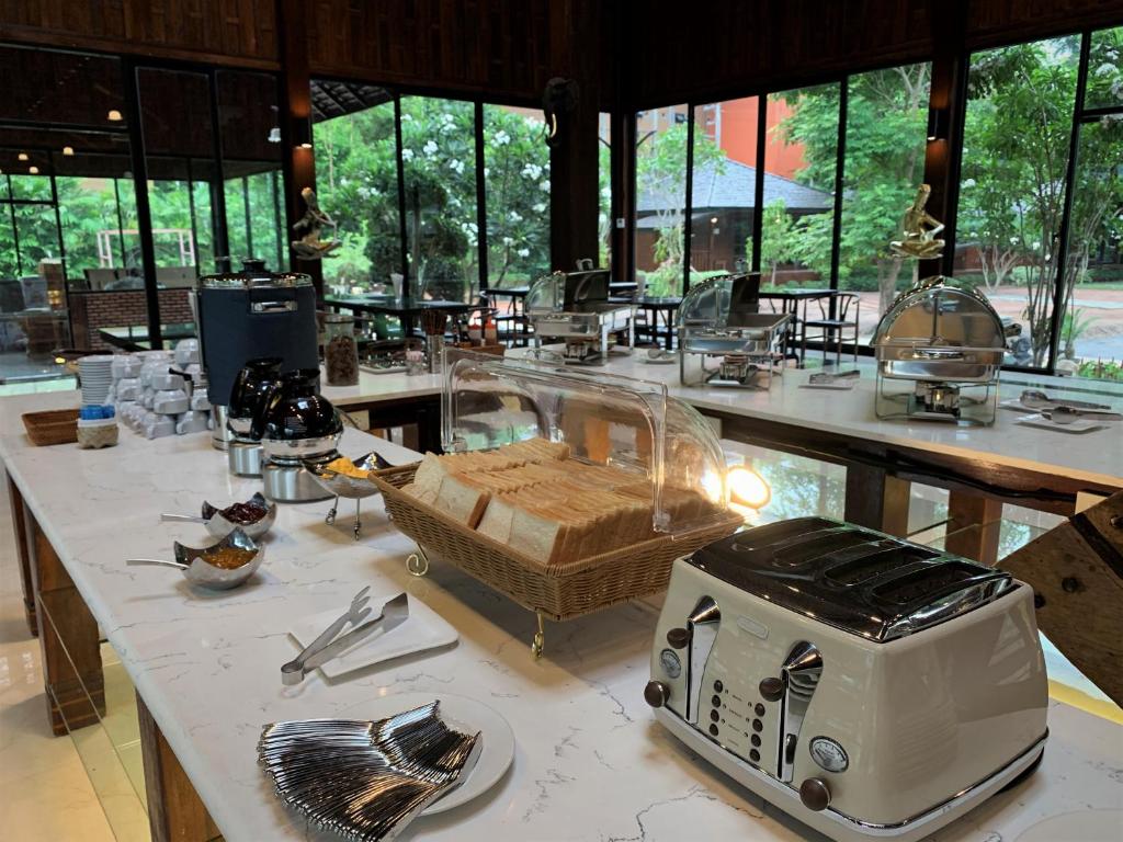 Restaurace v ubytování Phumontra Resort Nakhon Nayok