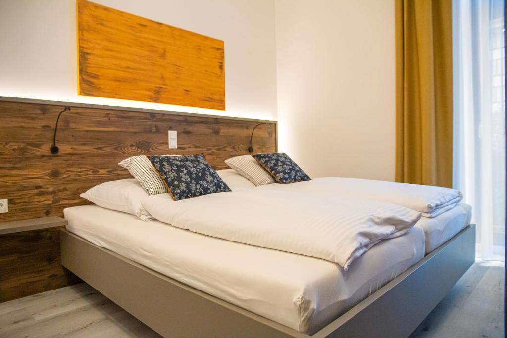 Postel nebo postele na pokoji v ubytování City Hotel Bamberg