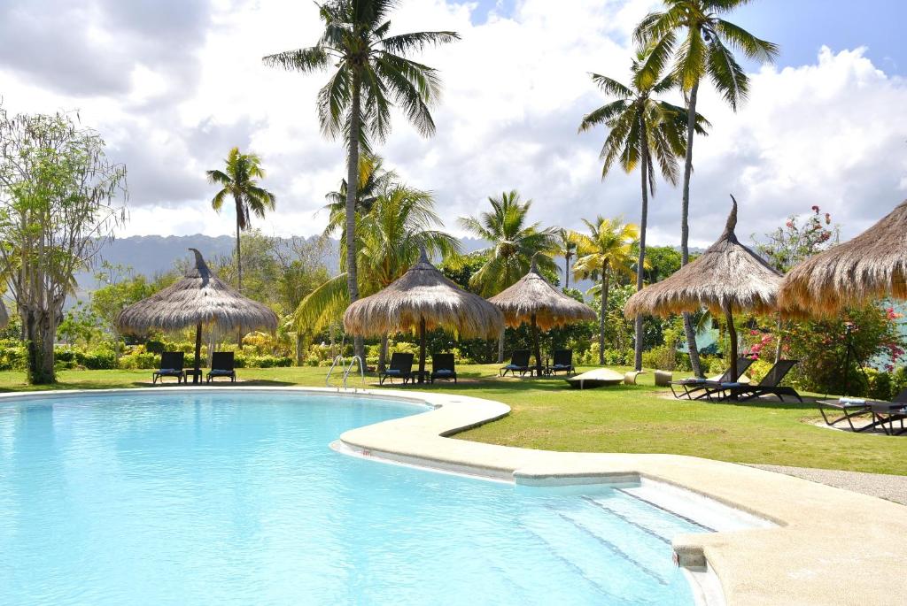 Bazén v ubytování Badian Island Wellness Resort nebo v jeho okolí