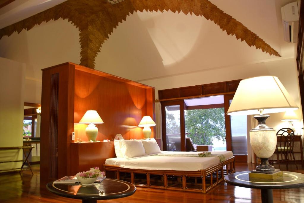 Postel nebo postele na pokoji v ubytování Badian Island Wellness Resort