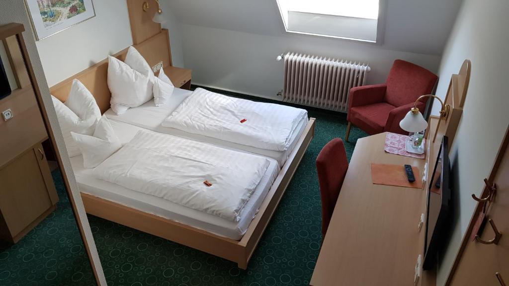 Postel nebo postele na pokoji v ubytování Hotel Gasthof Specht