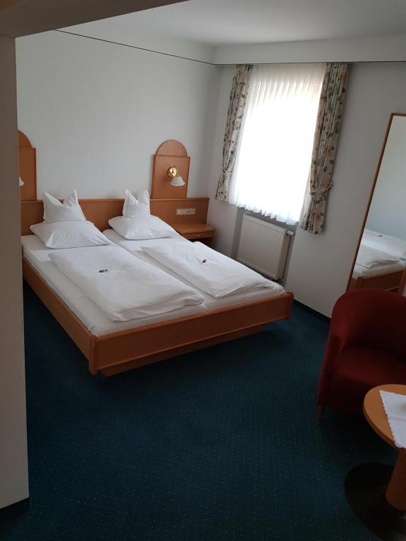 Postel nebo postele na pokoji v ubytování Hotel Gasthof Specht