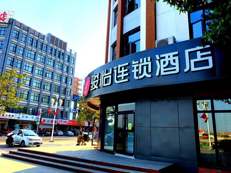 a building with chinese writing on the side of it at JUN Hotels Tianjin Jinnan District University City Pingfan Road in Tianjin