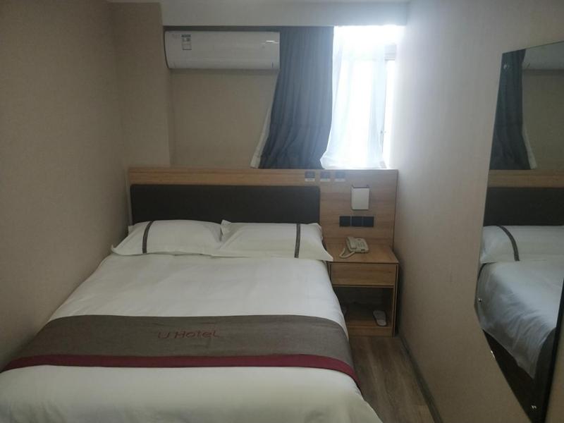 a small bedroom with a bed and a window at Thank Inn Chain Hotel Jiangsu Xuzhou Suining County Renmin West Road Store in Xuzhou