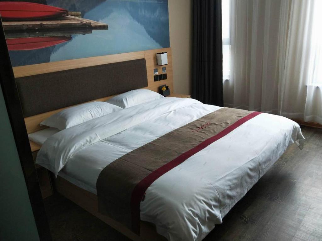 Voodi või voodid majutusasutuse Thank Inn Chain Hotel Shandong Linyi Lanshan District Shuitian Road toas