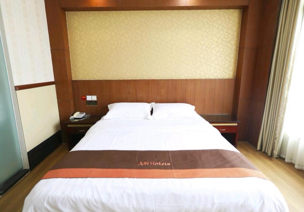 JUN Hotels Shenzhen Dapeng New District Kuiyong Street 객실 침대