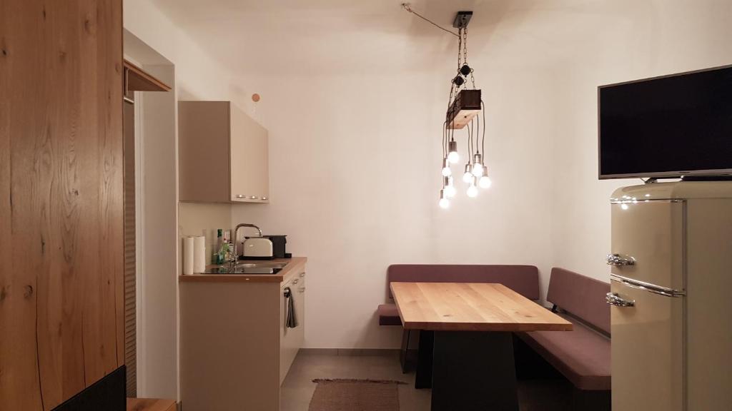 A kitchen or kitchenette at Gästehaus Sabine