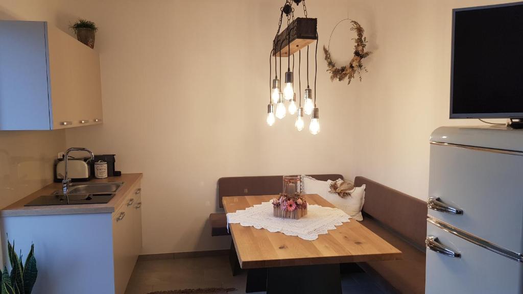 A kitchen or kitchenette at Gästehaus Sabine
