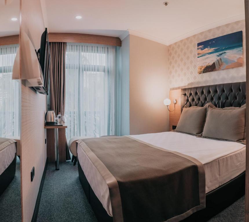 A bed or beds in a room at Otel Grand Lark İstanbul
