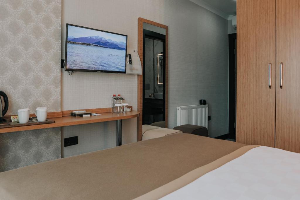 A bed or beds in a room at Otel Grand Lark İstanbul