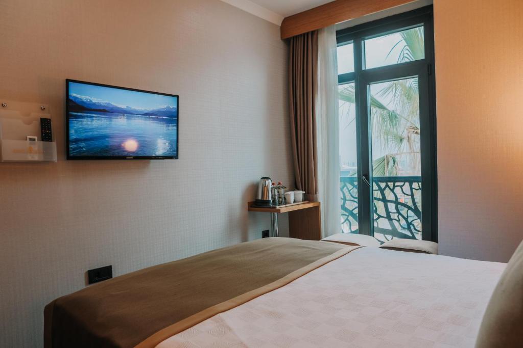 A bed or beds in a room at Otel Grand Lark İstanbul