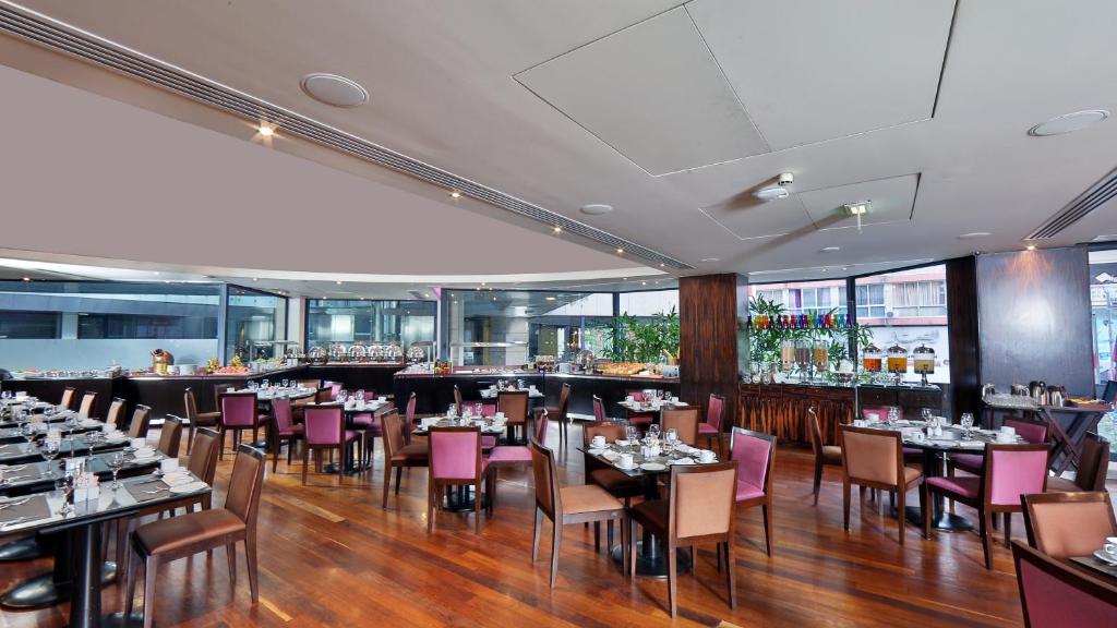 Restaurace v ubytování Crowne Plaza Hamra Beirut by IHG