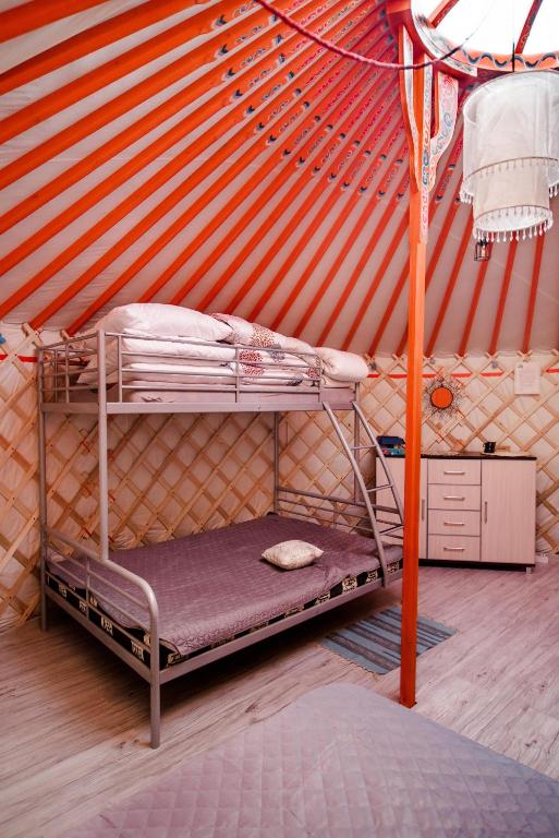 Postel nebo postele na pokoji v ubytování Całoroczne jurty mongolskie - "Domy Słońca"