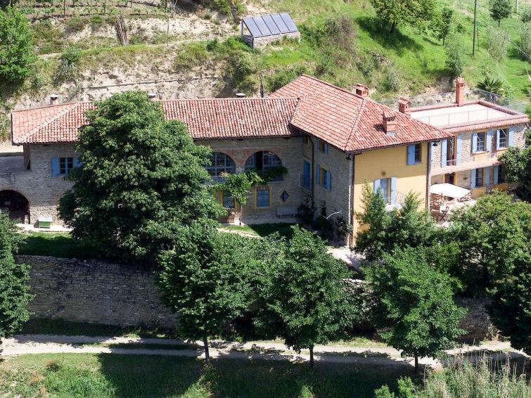 an aerial view of a house on a mountain at Agriturismo La Rovere in Cossano Belbo