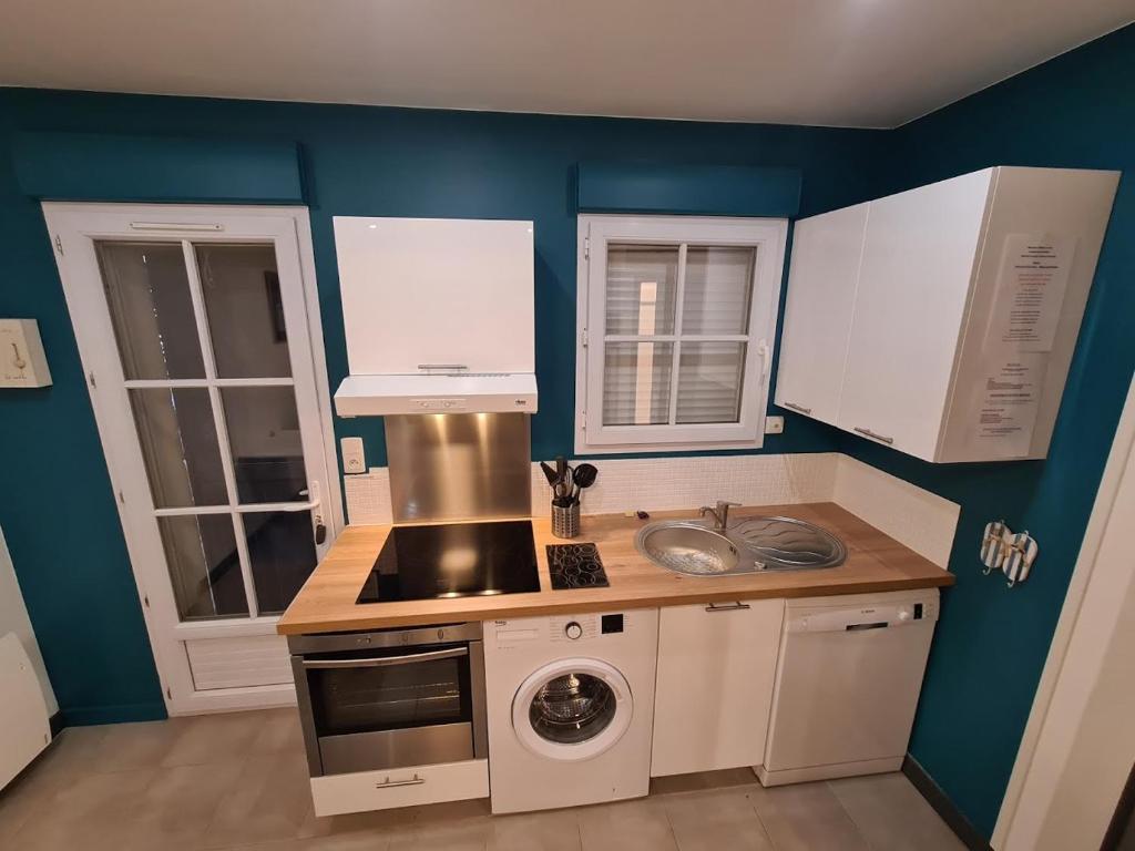 Η κουζίνα ή μικρή κουζίνα στο Maison 2 Chambres Parking Linge de lit fourni
