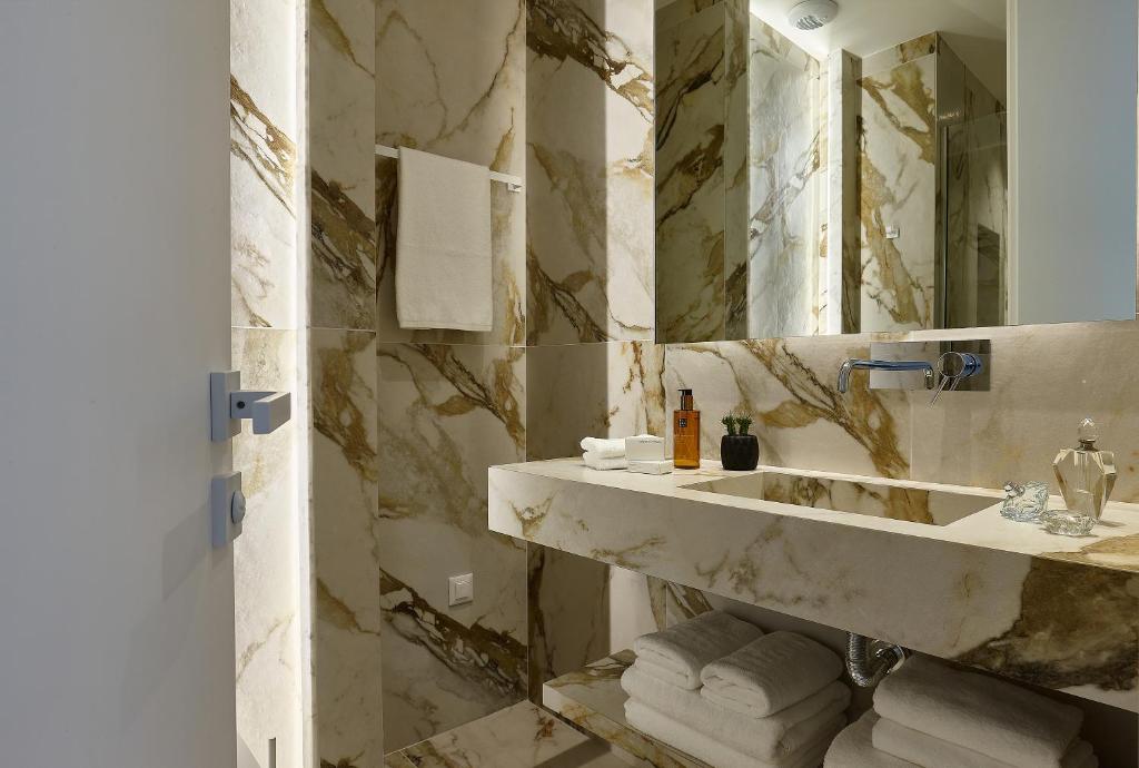 City Lion by Semavί - 5