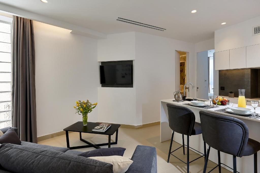 City Lion by Semavί - 3