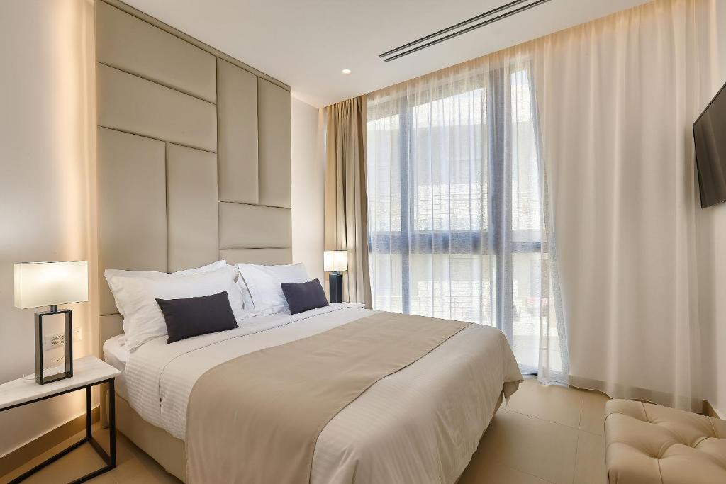 City Lion by Semavί - 1