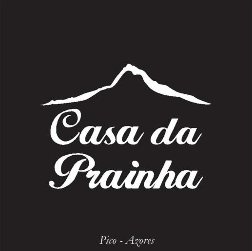 a sign that reads casa da prapiria with a mountain at Casa da Prainha in São Caetano