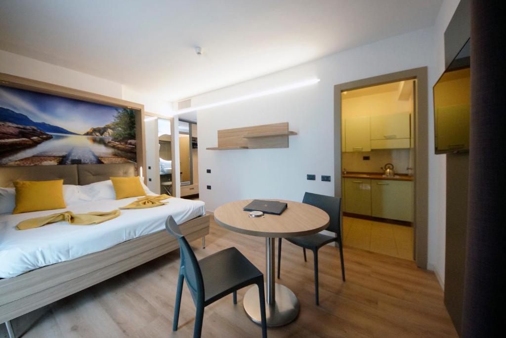 Kuchyň nebo kuchyňský kout v ubytování Ambassador Suite Hotel