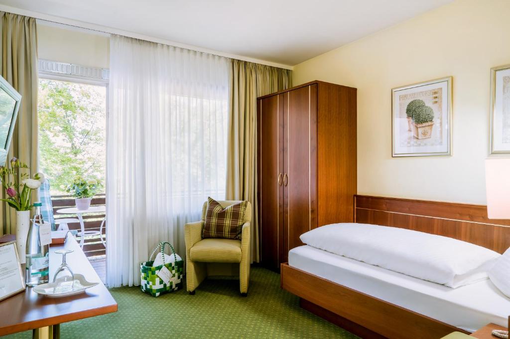 Postel nebo postele na pokoji v ubytování Kurhotel Markushof