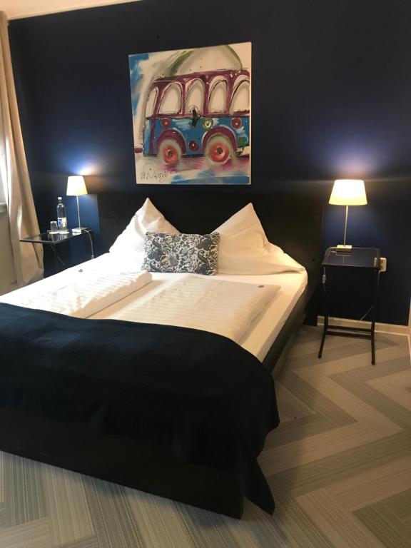 Postel nebo postele na pokoji v ubytování bensons hotel