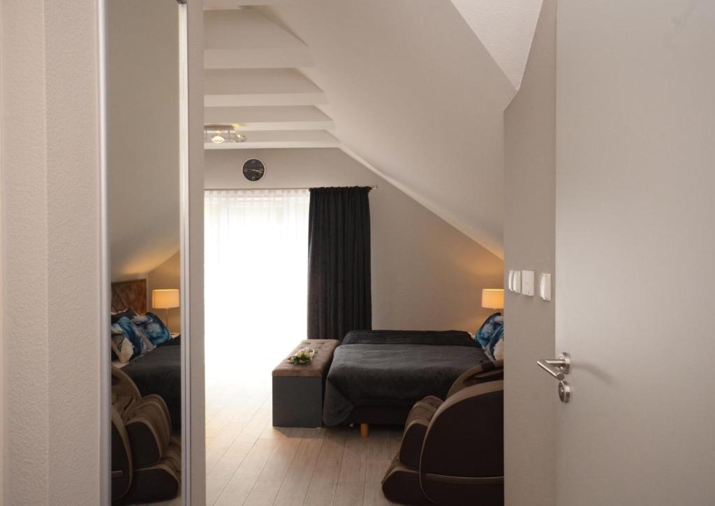 Posedenie v ubytovaní Apartamenty Biała Sowa Czarna Góra