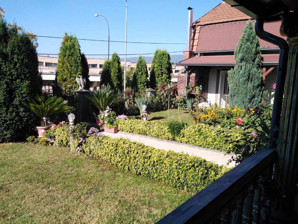 a garden of flowers in front of a house at Apartmani Odmor i Mir in Vranje