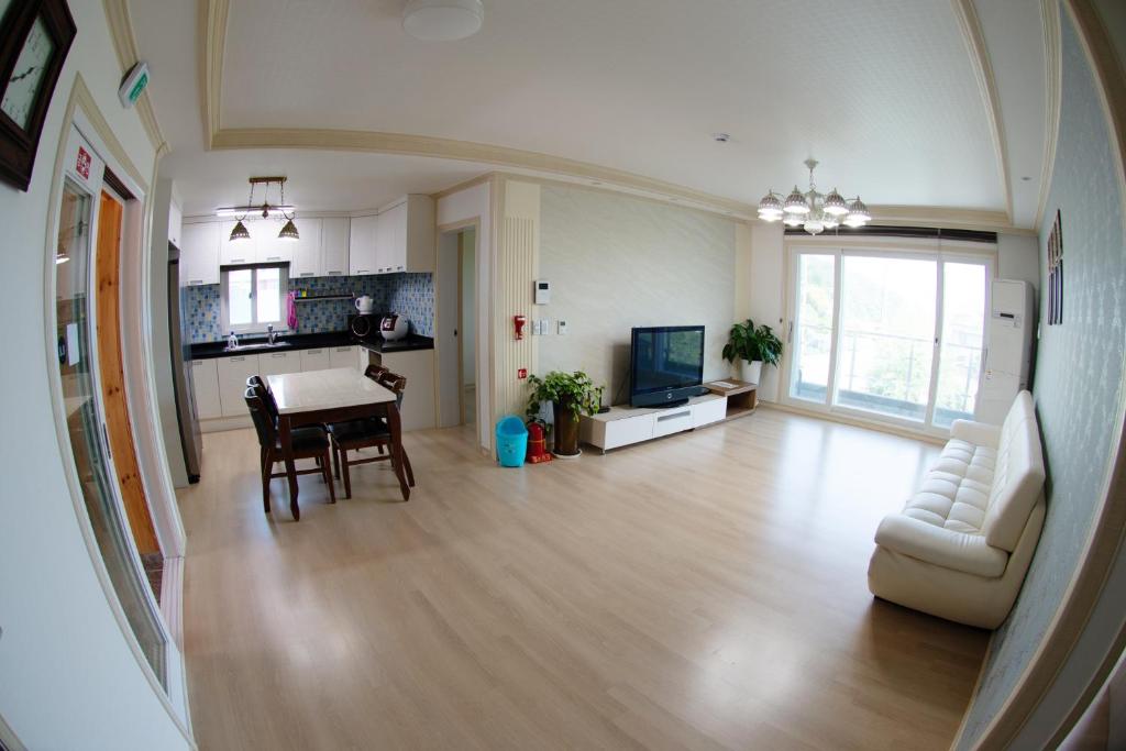 Posezení v ubytování Geoje Blueberry Pension