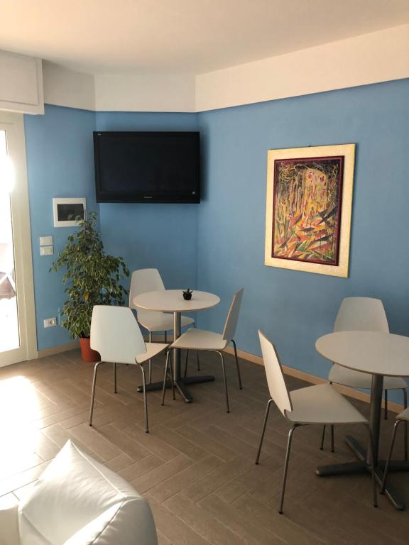 TV a/nebo společenská místnost v ubytování Residence Pietre Bianche ApartHotel