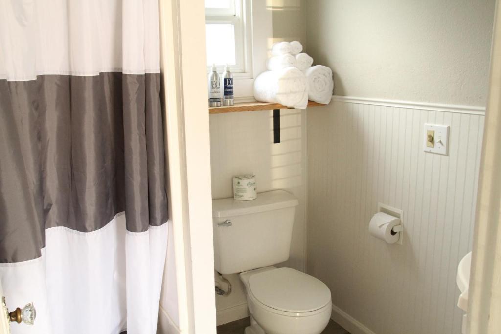 Boardwalk Cottages photo