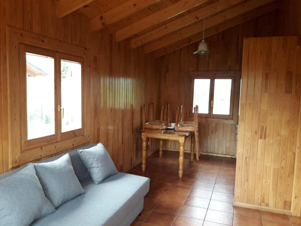 Posezení v ubytování Sabiñanigo Camp & Hotel