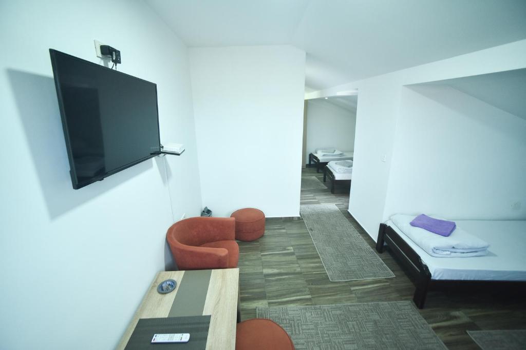 PRENOCISTE BAMBI - Quadruple Room With Bathroom