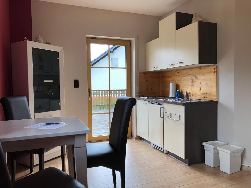 Kuchyň nebo kuchyňský kout v ubytování Gästehaus Lara