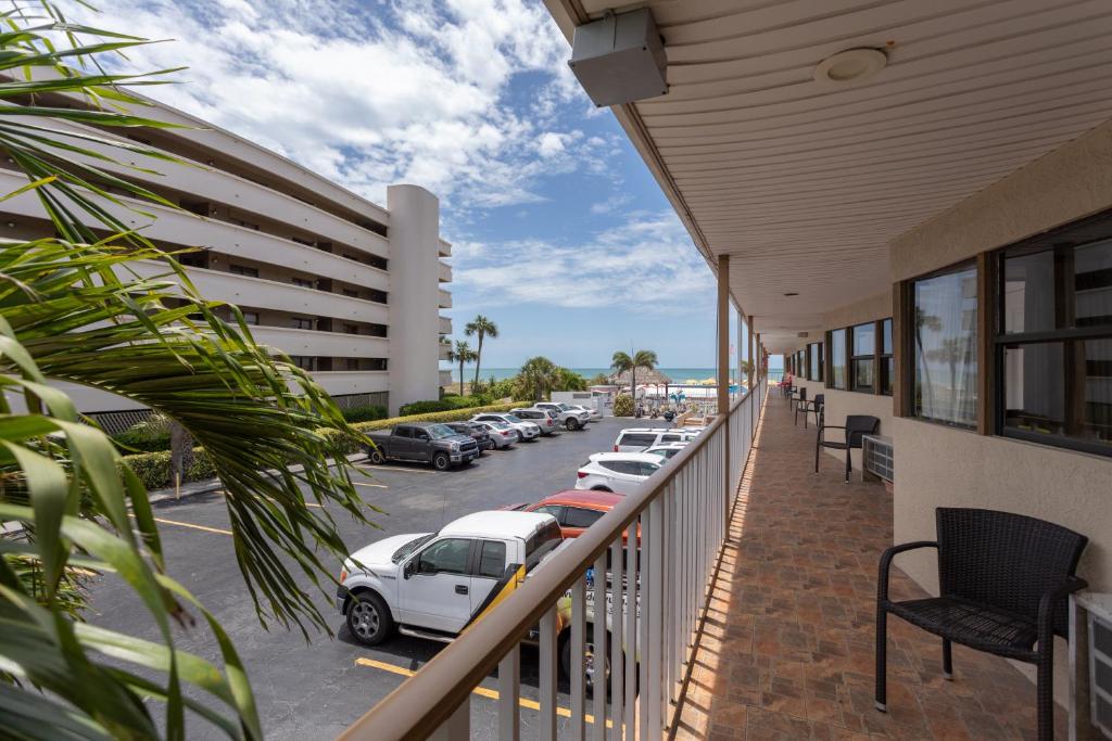 Plaza Beach Hotel - Beachfront Resort - 