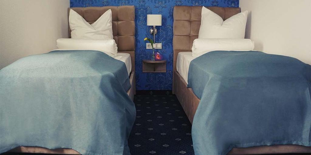 Postel nebo postele na pokoji v ubytování Arthotel Nagold