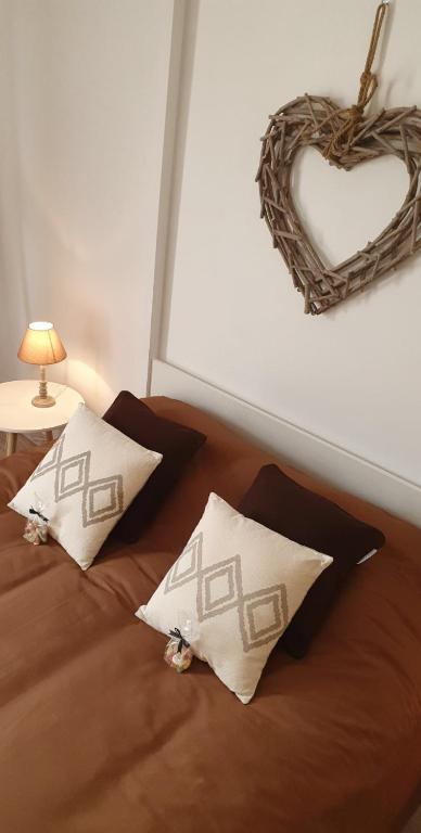 Postel nebo postele na pokoji v ubytování Le cosy de sarah
