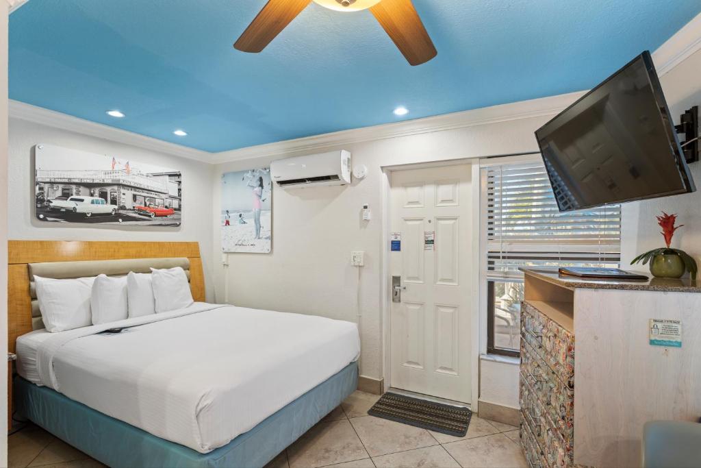 Plaza Beach Hotel - Beachfront Resort - 