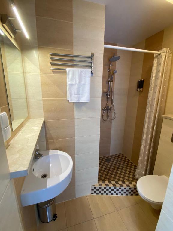 Kúpeľňa v ubytovaní Pokoje Gościnne Przy Molo