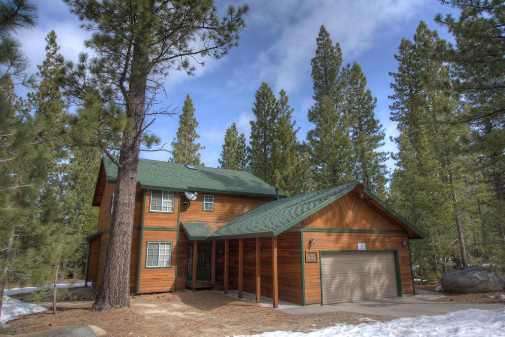Bear Country by Lake Tahoe Accommodations - Housity