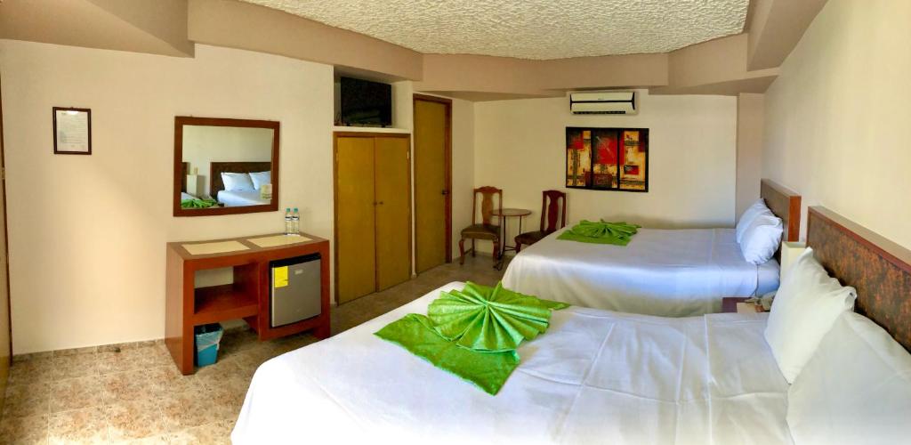 Postel nebo postele na pokoji v ubytování Hotel del Camino Real