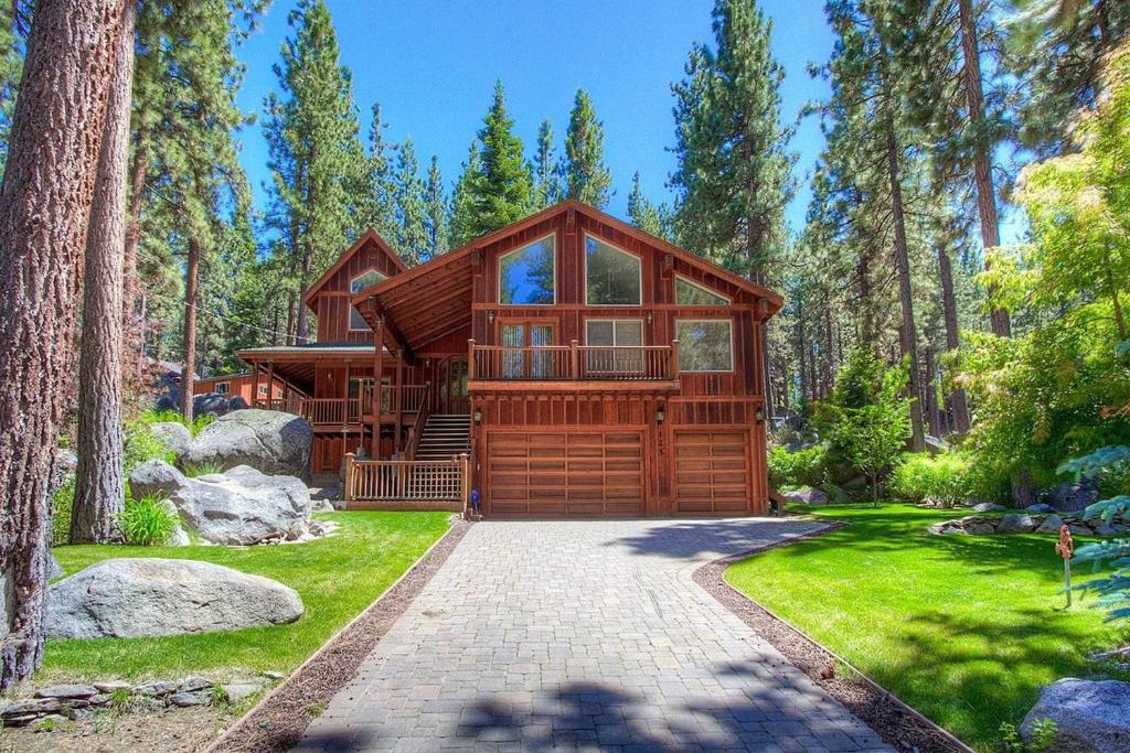 Silver Rock Lodge by Lake Tahoe Accommodations - Housity