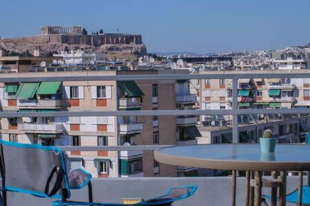 Balkon lub taras w obiekcie Studio with private terrace and view of Acropolis!
