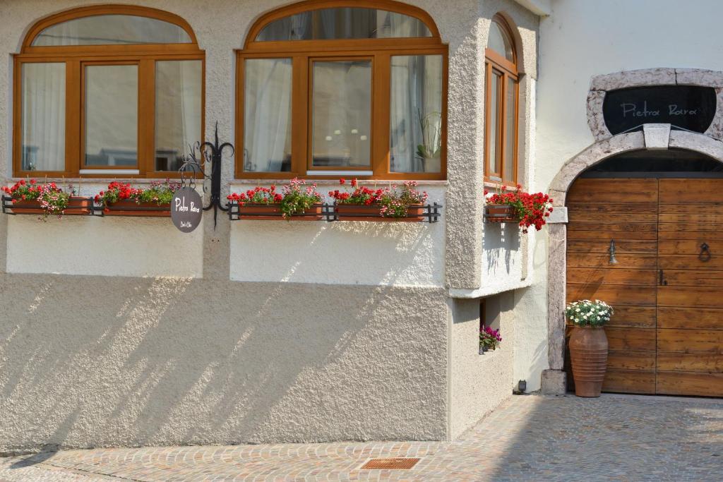 Exteriér nebo vchod ubytování Pietra Rara Apartments