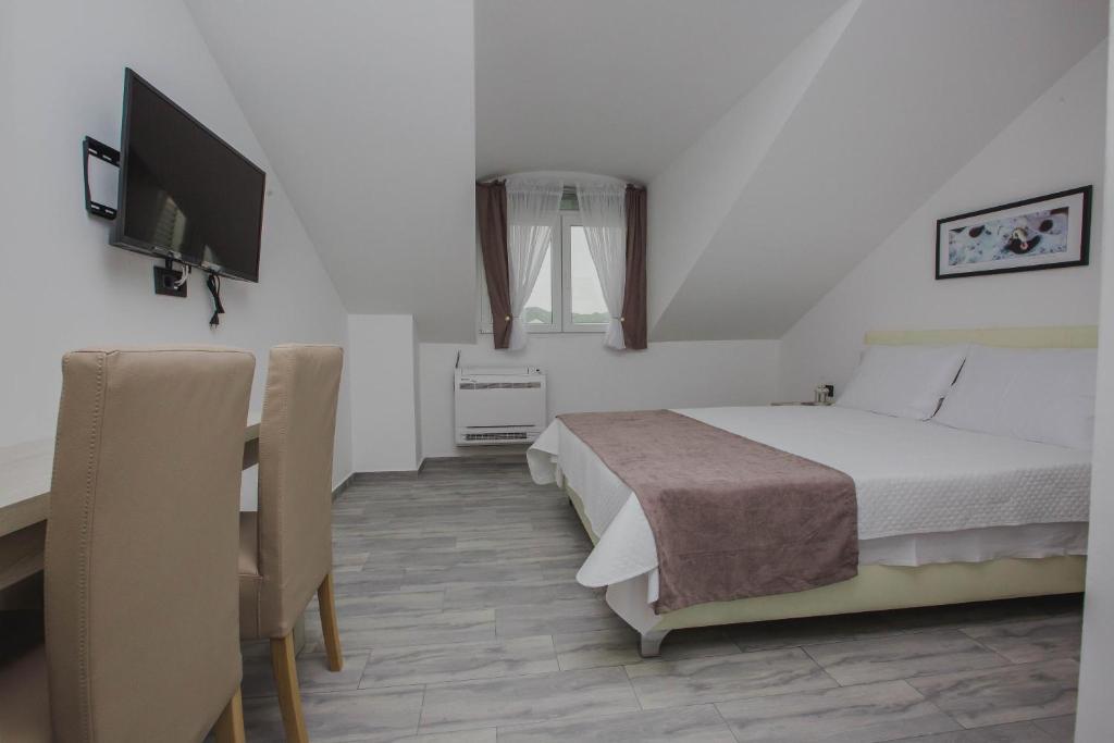 Postel nebo postele na pokoji v ubytování Hotel Dapčević