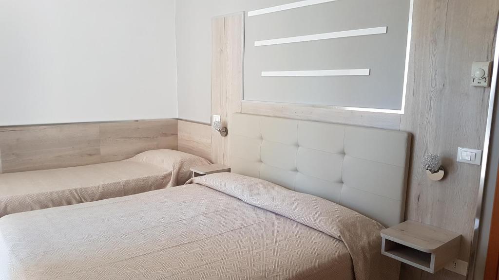 Voodi või voodid majutusasutuse Albergo Paris toas