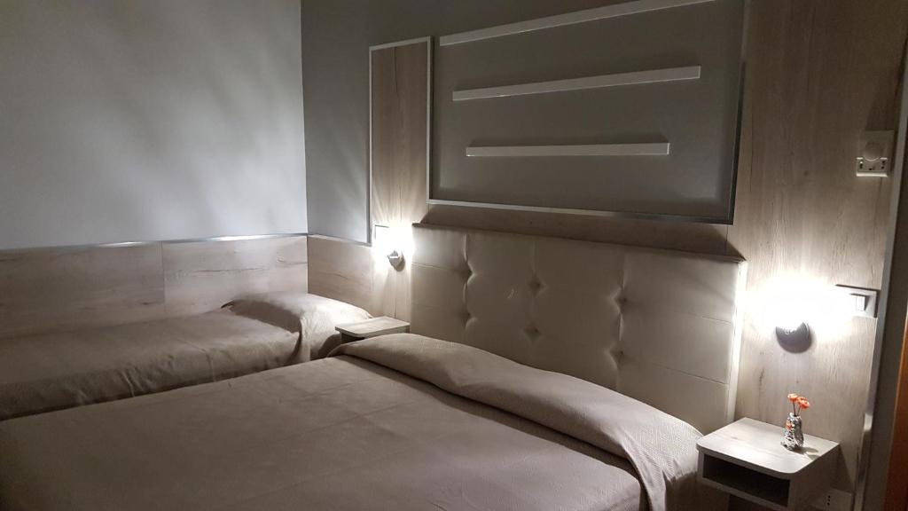 Voodi või voodid majutusasutuse Albergo Paris toas