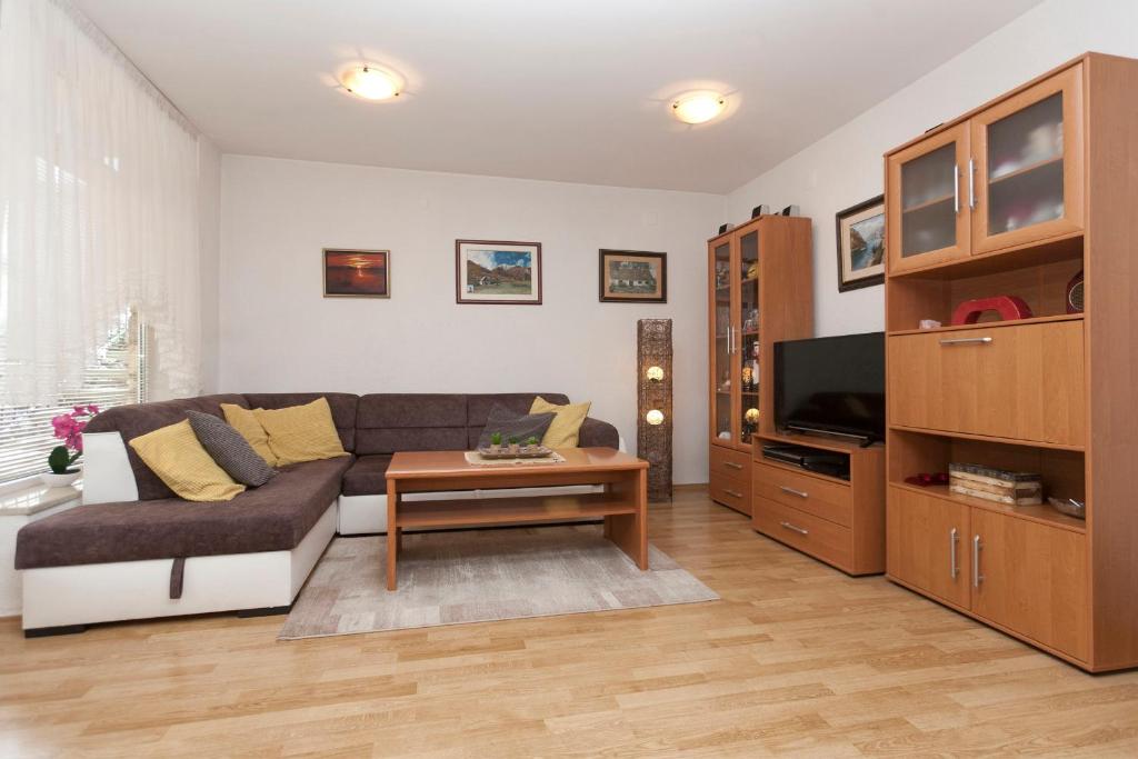 TV a/nebo společenská místnost v ubytování Apartman Nade