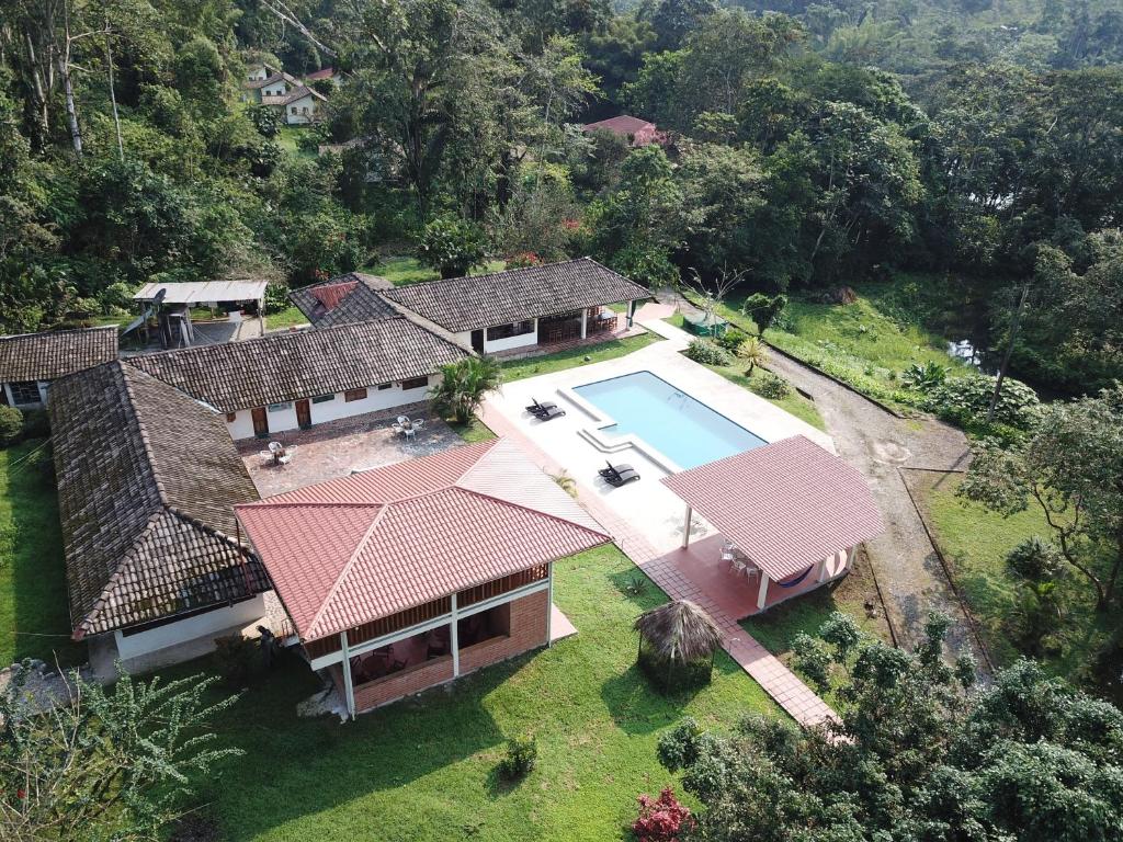 an aerial view of a house with a swimming pool at Jungle Lodge El Jardin Aleman in Tena