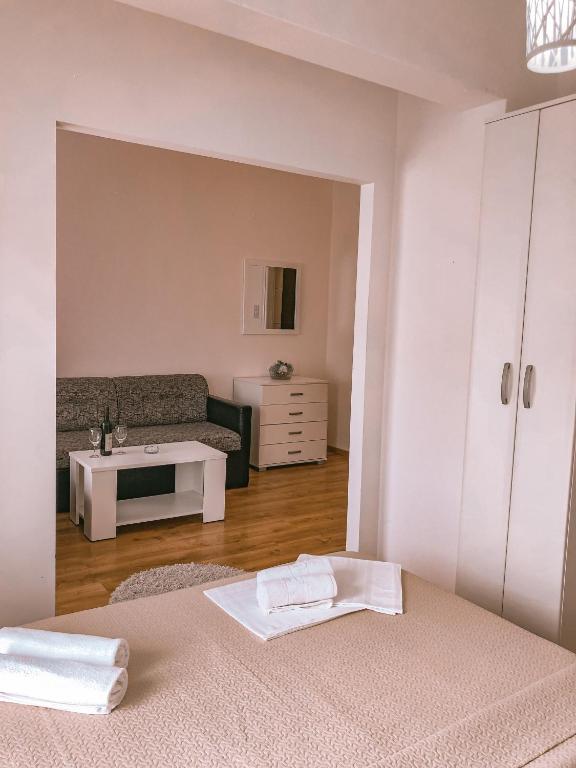 سرير أو أسرّة في غرفة في Vila Adriatik